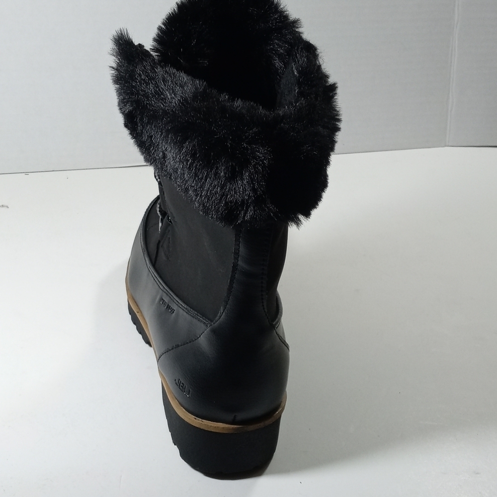 Boot - Picture 2 of 4